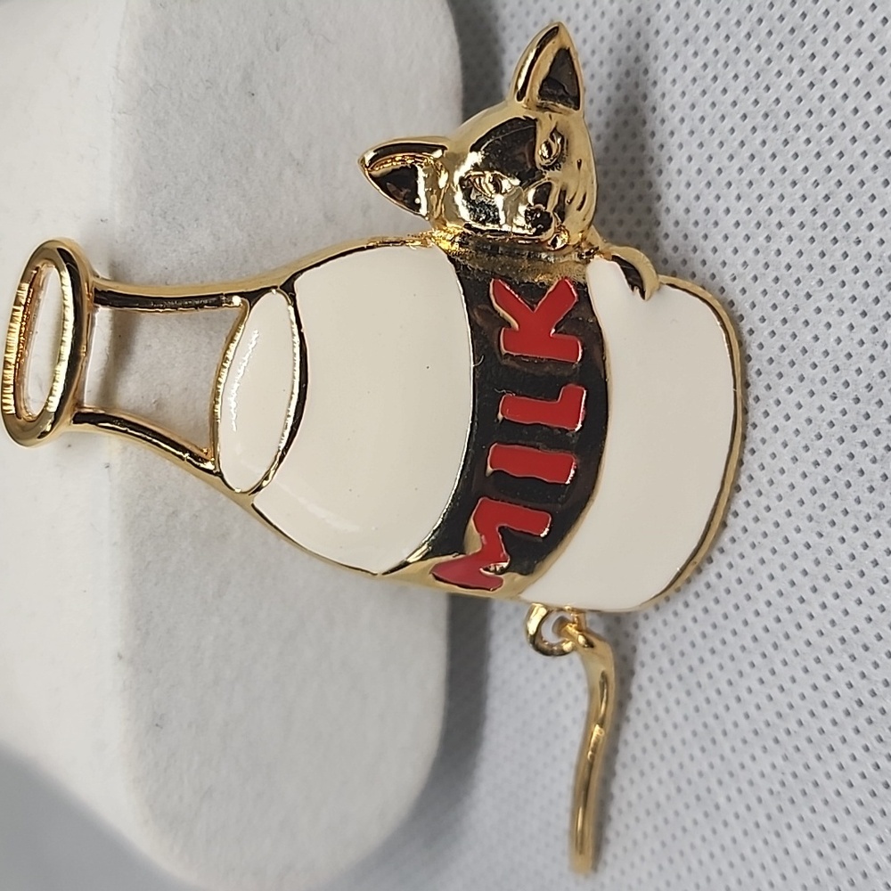 ADORABLE KITTY GOT MILK PIN